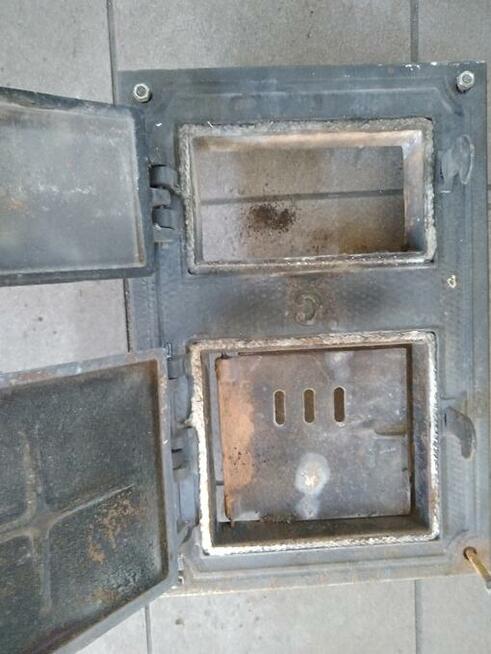 Drzwiczki żeliwne do pieca kaflowego , wędzarni ,kominka.