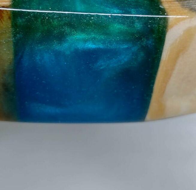 Nowy stolik kawowy z drewna świerkowego i żywicą epoksydową