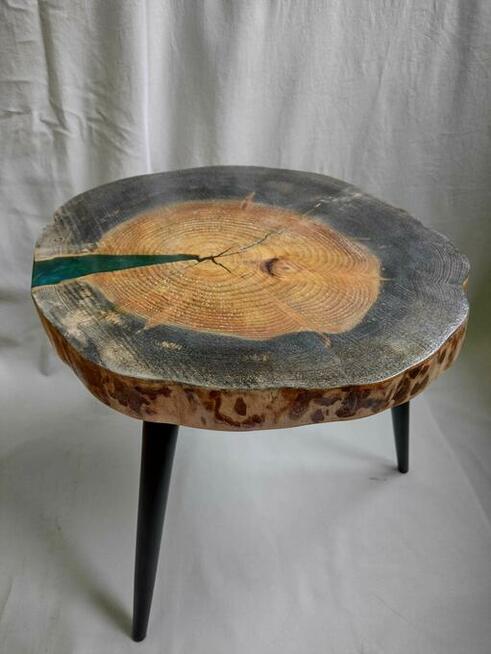 Nowy stolik kawowy z drewna świerkowego i żywicą epoksydową