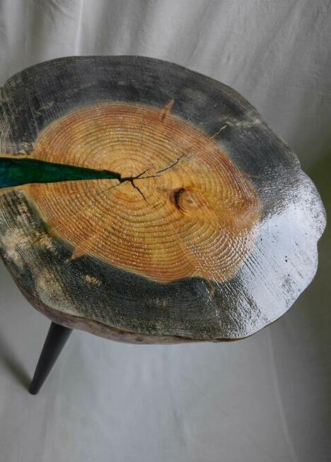 Nowy stolik kawowy z drewna świerkowego i żywicą epoksydową