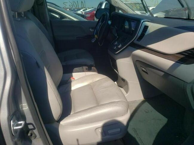 Toyota Sienna 2016, 3.5L, XLE, od ubezpieczalni