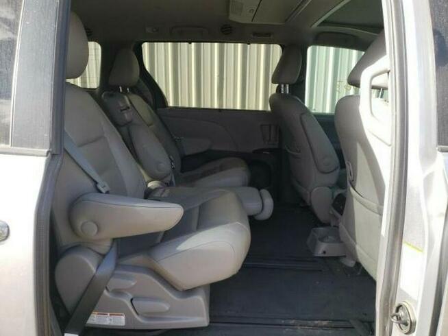 Toyota Sienna 2016, 3.5L, XLE, od ubezpieczalni