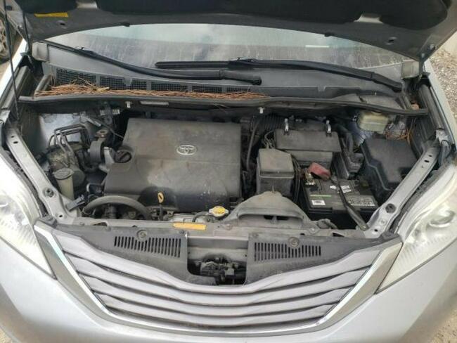 Toyota Sienna 2016, 3.5L, XLE, od ubezpieczalni