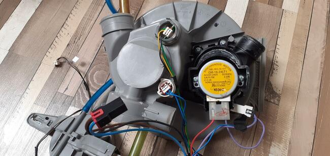 zmywarka Amica ZIA448 uszkodzona mechanicznie