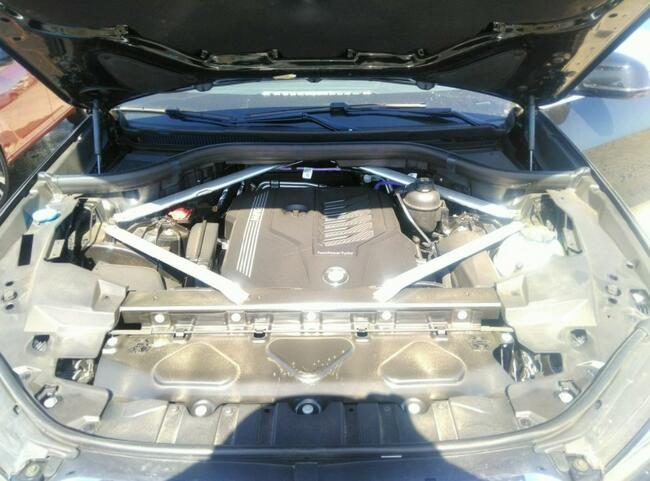 BMW X5 2021, 3.0L, porysowany lakier