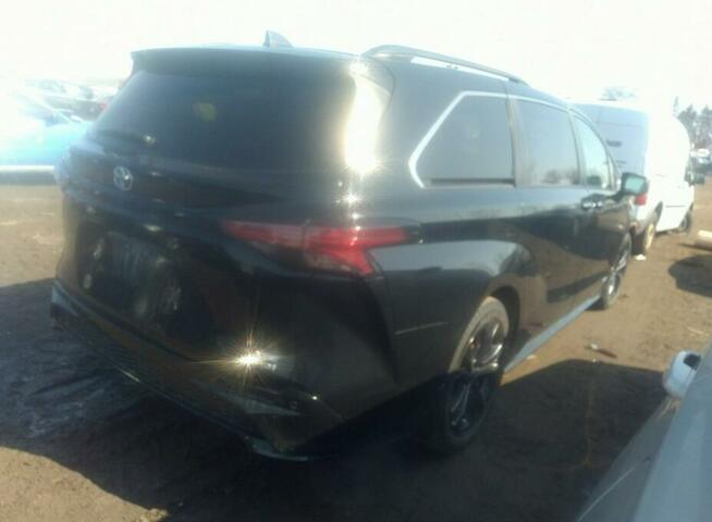 Toyota Sienna 2021, XSE, porysowany lakier