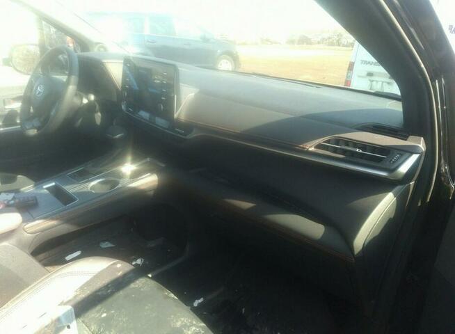 Toyota Sienna 2021, XSE, porysowany lakier