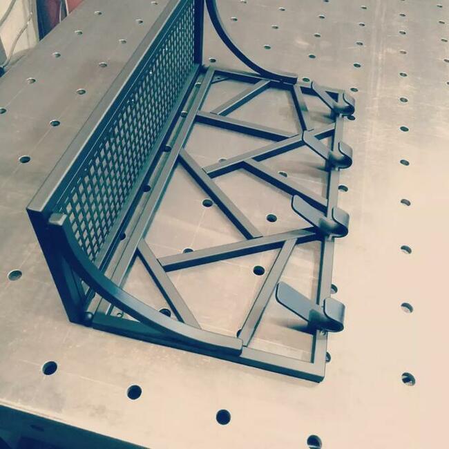 Wieszak ścienny metalowy nowoczesny