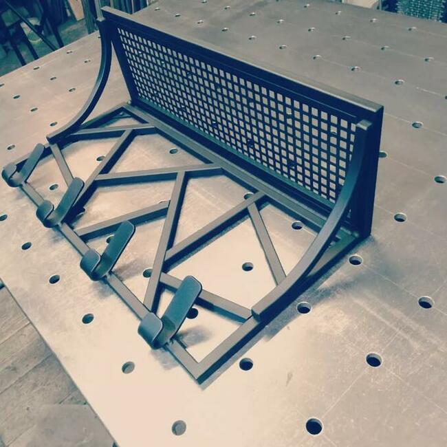 Wieszak ścienny metalowy nowoczesny