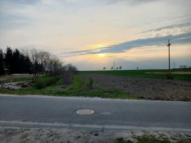 SPRZEDAM DZIAŁKĘ mieszkalno usługową.