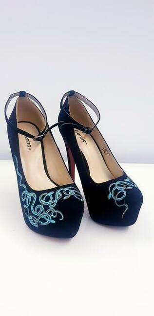 Wysokie ekstrawaganckie szpile Cento