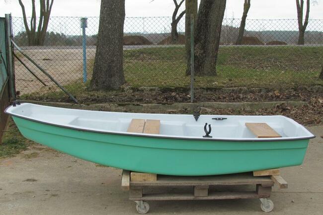 Łódka łódeczka bączek, łódź wędkarska wiosłowa motorowa.