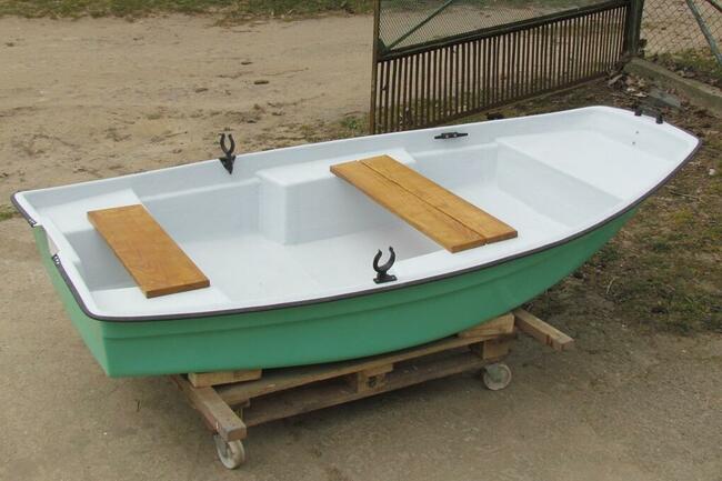 Łódka łódeczka bączek, łódź wędkarska wiosłowa motorowa.