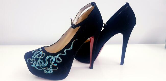 Wysokie ekstrawaganckie szpile Cento