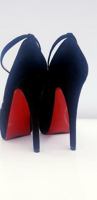 Wysokie ekstrawaganckie szpile Cento