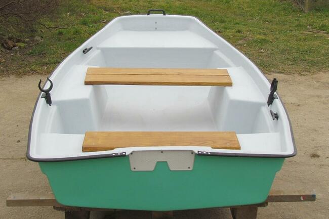 Łódka łódeczka bączek, łódź wędkarska wiosłowa motorowa.