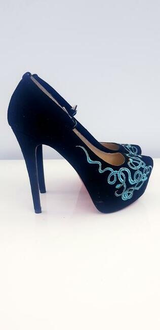 Wysokie ekstrawaganckie szpile Cento