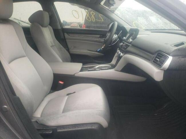 Honda Accord 2019, 2.0L hybryda, porysowany lakier