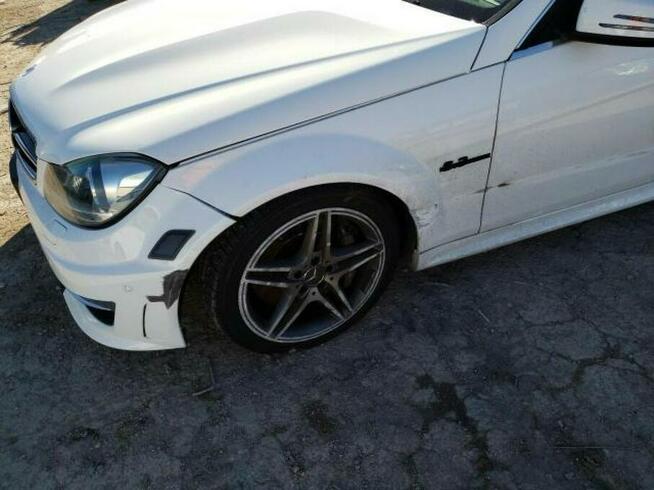 Mercedes C 63 AMG 2013, porysowany lakier
