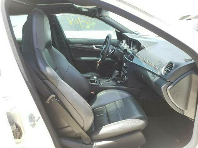 Mercedes C 63 AMG 2013, porysowany lakier