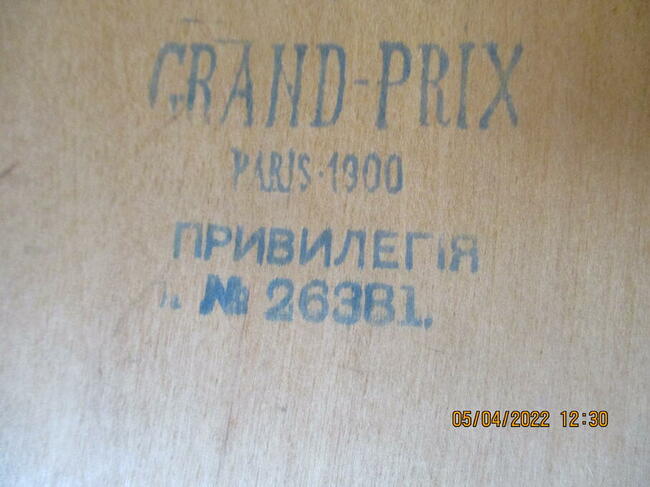 Retro Kufer na kapelusze z XIX wieku