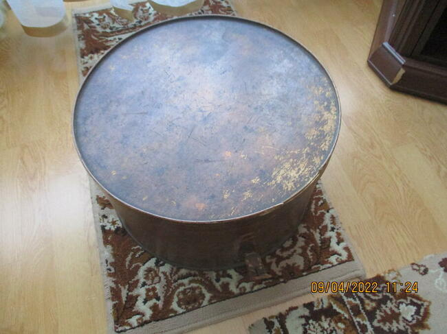 Retro Kufer na kapelusze z XIX wieku