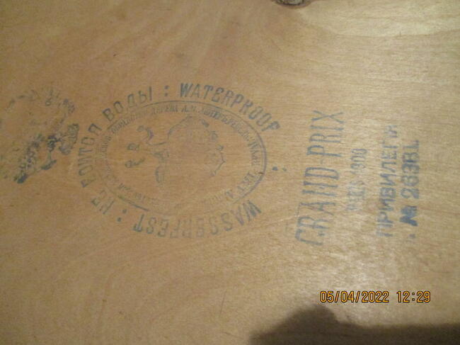 Retro Kufer na kapelusze z XIX wieku