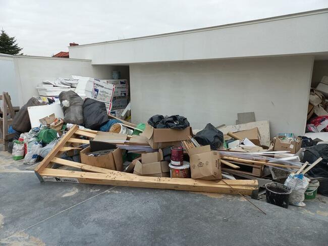 Wywóz Śmieci Utylizacja Mebli Sprzątanie Działek Opróżnianie