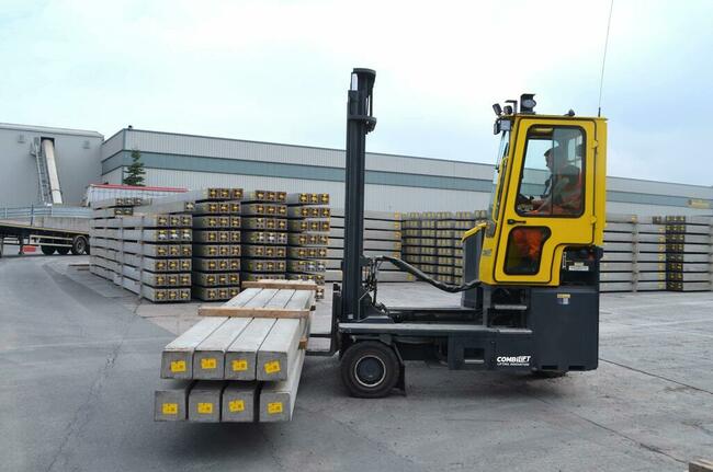 wielokierunkowy wózek widłowy boczny używany z podporami -