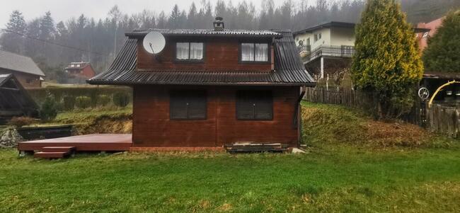 Działka z domkiem letniskowym