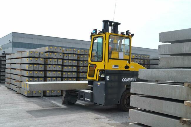 wielokierunkowy wózek widłowy boczny używany z podporami -