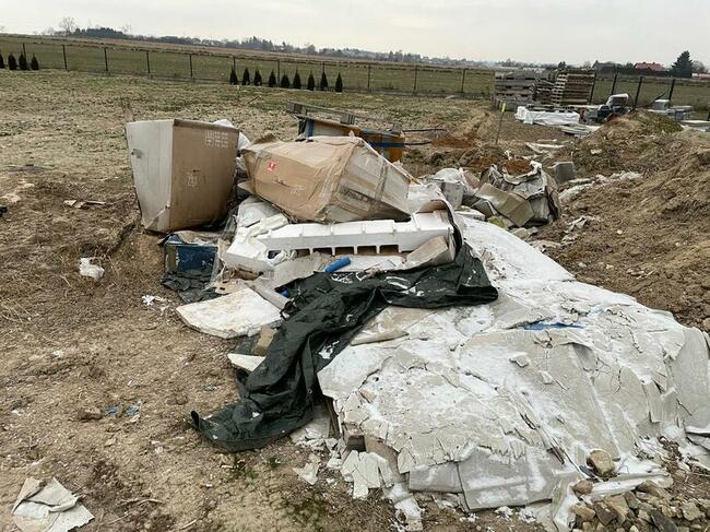 Wywóz Śmieci Utylizacja Mebli Sprzątanie Działek Opróżnianie