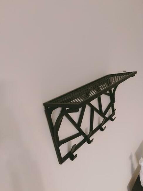 Wieszak loftowy ścienny z półka Belsoo