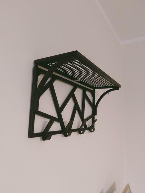 Wieszak loftowy ścienny z półka Belsoo