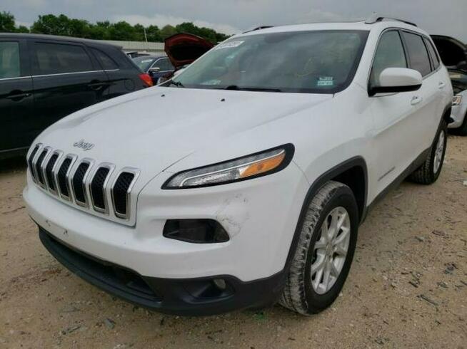 Jeep Cherokee 2015, 3.2L, Latitude, po gradobiciu