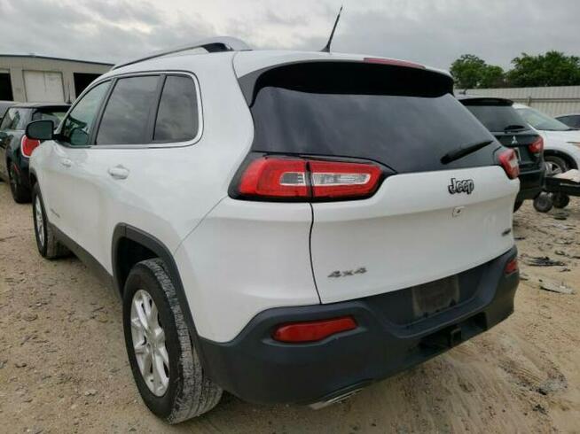 Jeep Cherokee 2015, 3.2L, Latitude, po gradobiciu