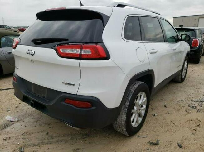 Jeep Cherokee 2015, 3.2L, Latitude, po gradobiciu