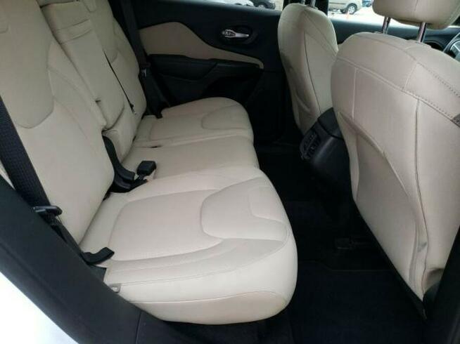 Jeep Cherokee 2015, 3.2L, Latitude, po gradobiciu