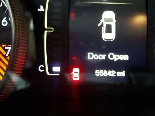 Jeep Cherokee 2015, 3.2L, Latitude, po gradobiciu