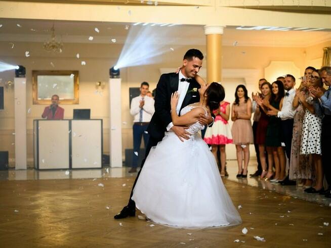 Pierwszy Taniec Dla Zakochanych Par Ślubujacych