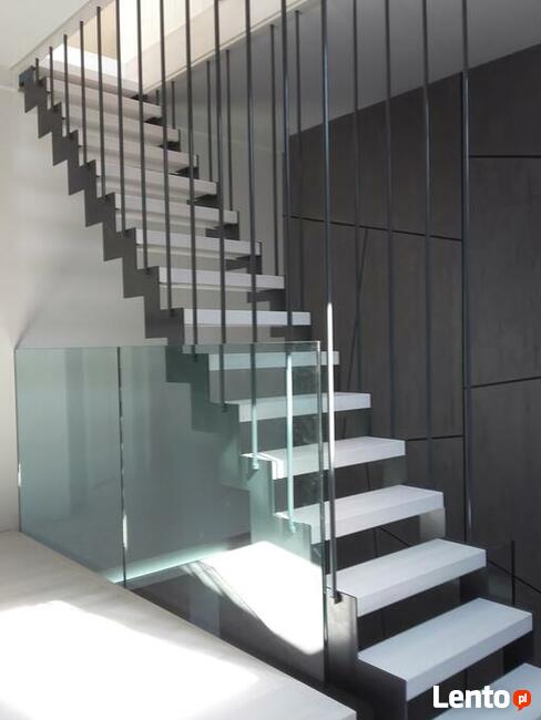 Schody drewniane, nowoczesne i klasyczne, schody półkowe .