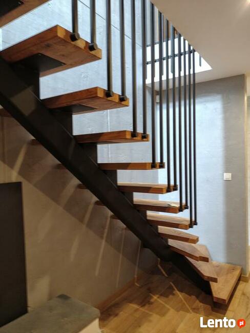 Schody drewniane, nowoczesne i klasyczne, schody półkowe .