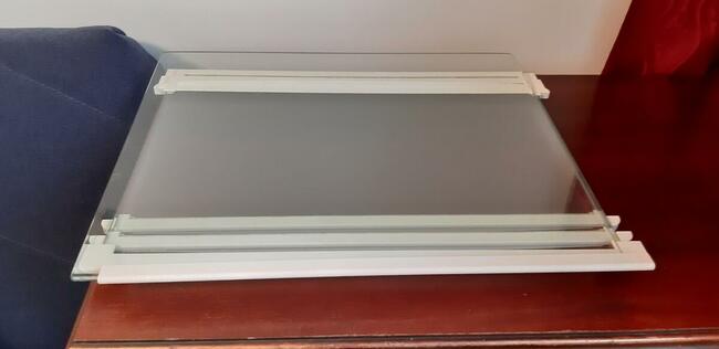 Sprzedam półki, osłonę i odpływ lodówki Electrolux wys 2,05 m