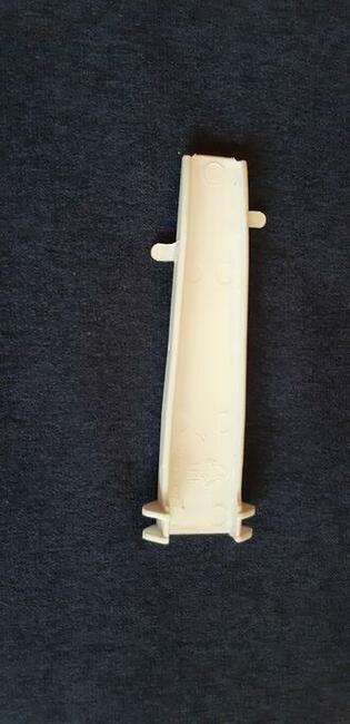 Sprzedam półki, osłonę i odpływ lodówki Electrolux wys 2,05 m