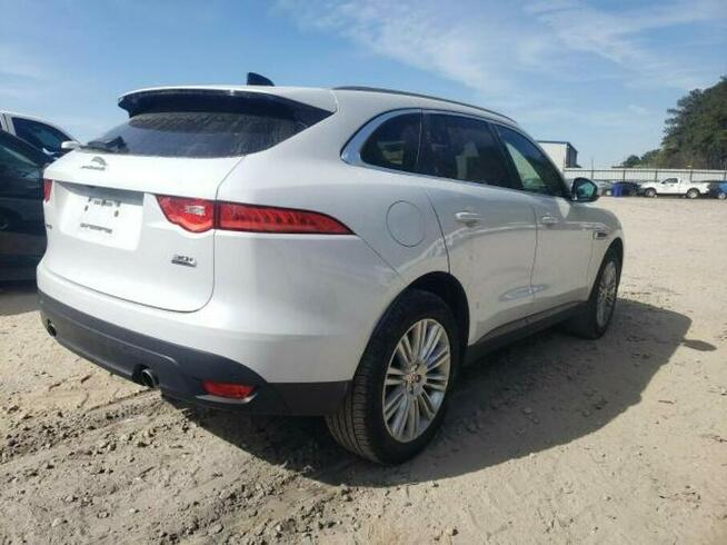 Jaguar F-Pace 2020, 2.0L, 4x4, Portfolio, porysowany