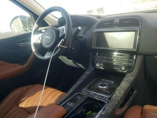Jaguar F-Pace 2020, 2.0L, 4x4, Portfolio, porysowany