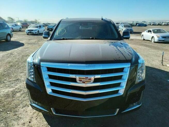 Cadillac Escalade 2016, 6.2L, 4x4, porysowany lakier