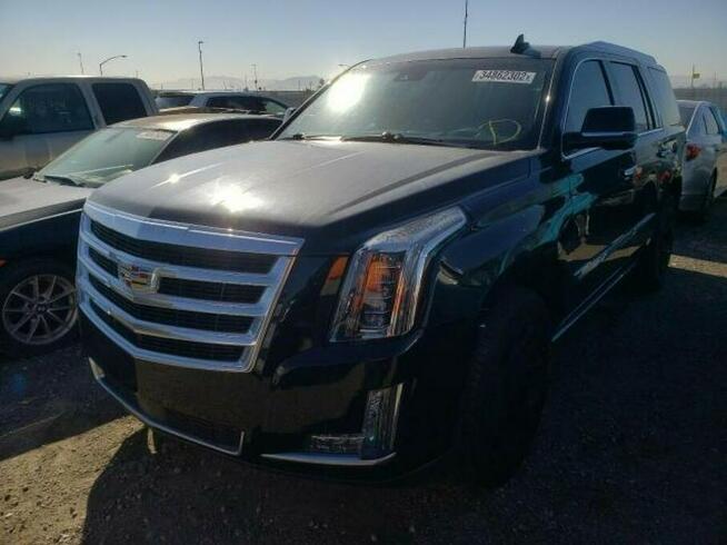 Cadillac Escalade 2016, 6.2L, 4x4, porysowany lakier
