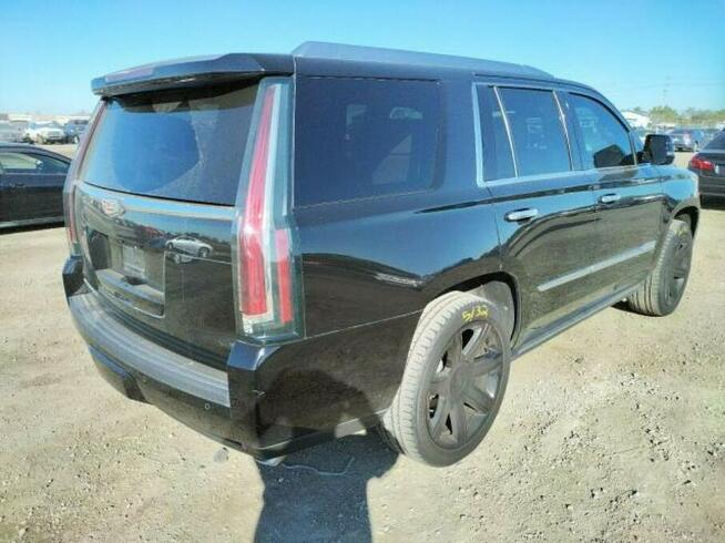 Cadillac Escalade 2016, 6.2L, 4x4, porysowany lakier