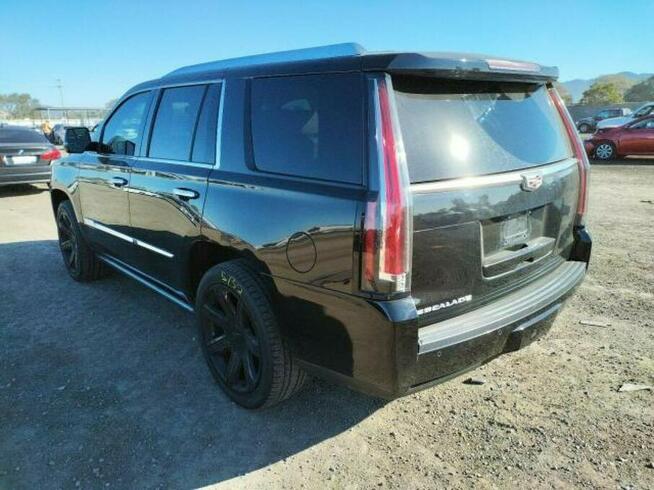 Cadillac Escalade 2016, 6.2L, 4x4, porysowany lakier